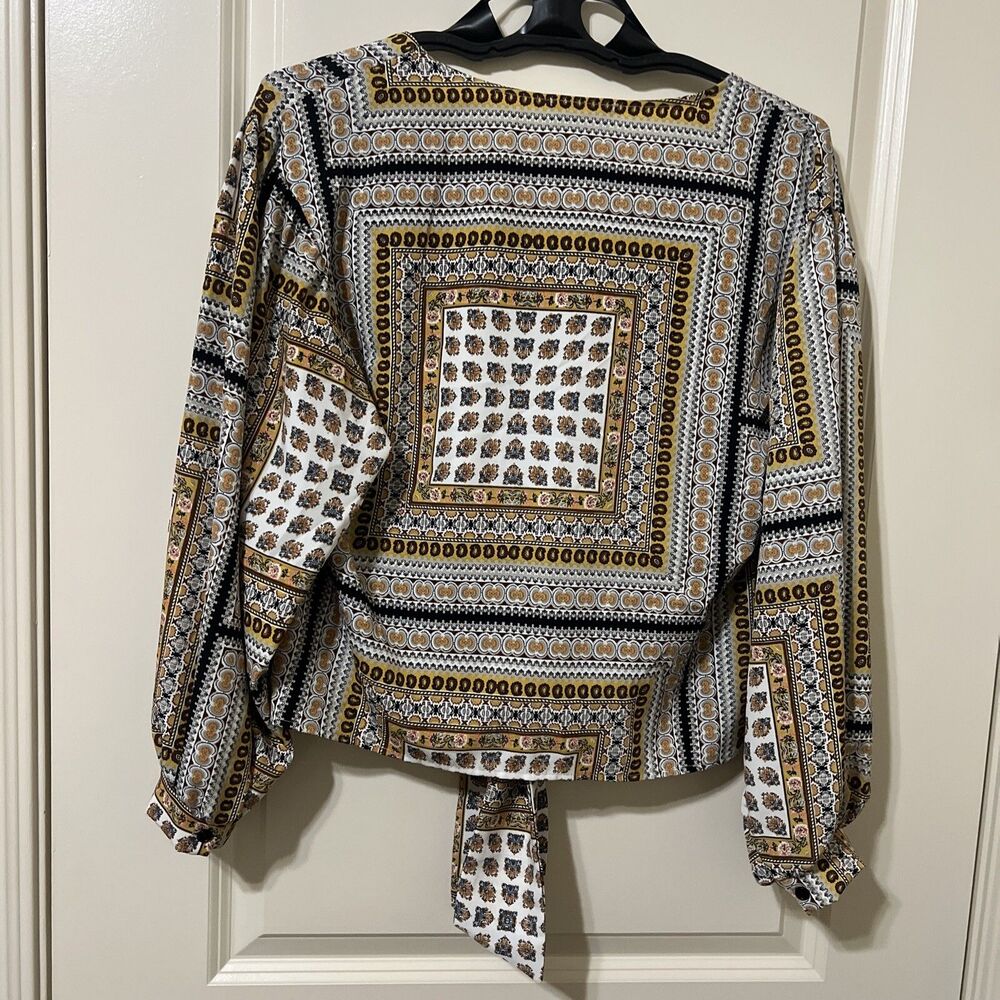 Dee Dee Women’s Black Multi ColorLong Sleeve Cropped Blouse Size Medium - Picture 2 of 5